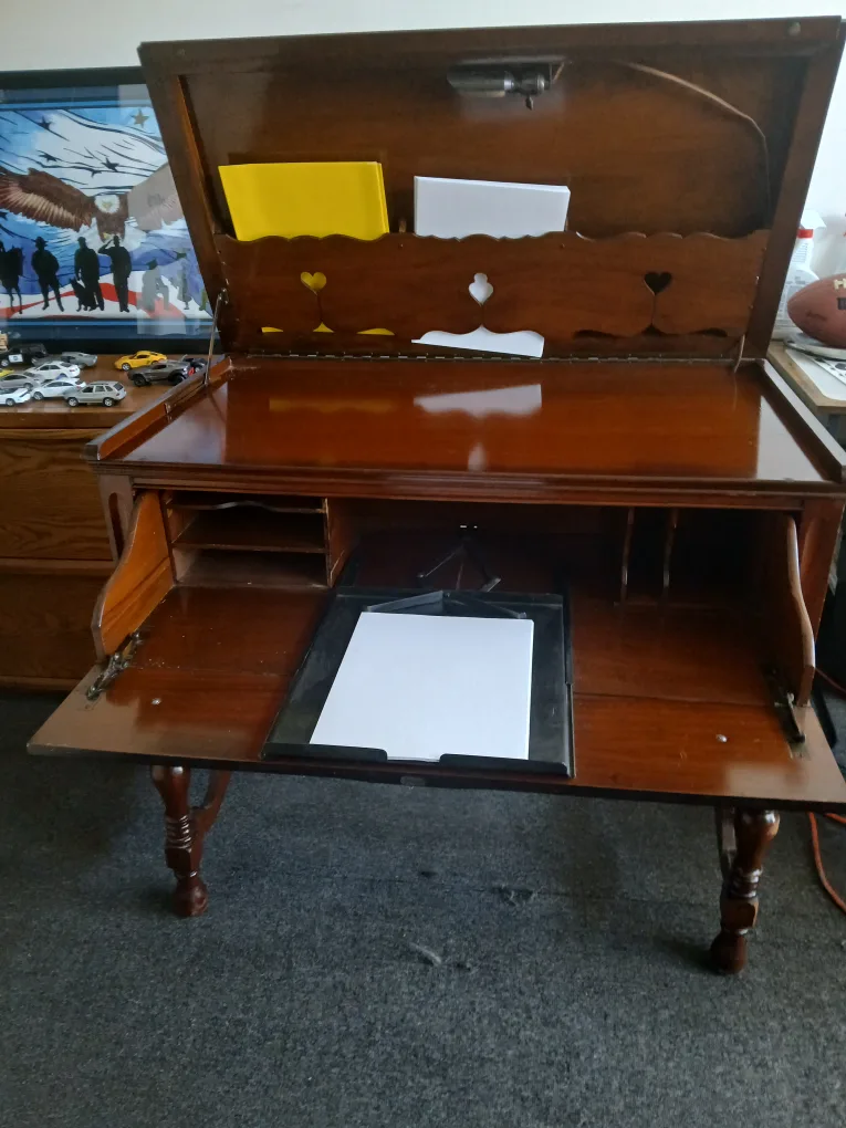 desk good condition thumbnail