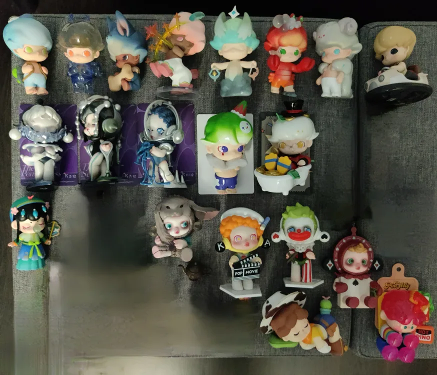 Pop Mart blind box figures image indicator(2)