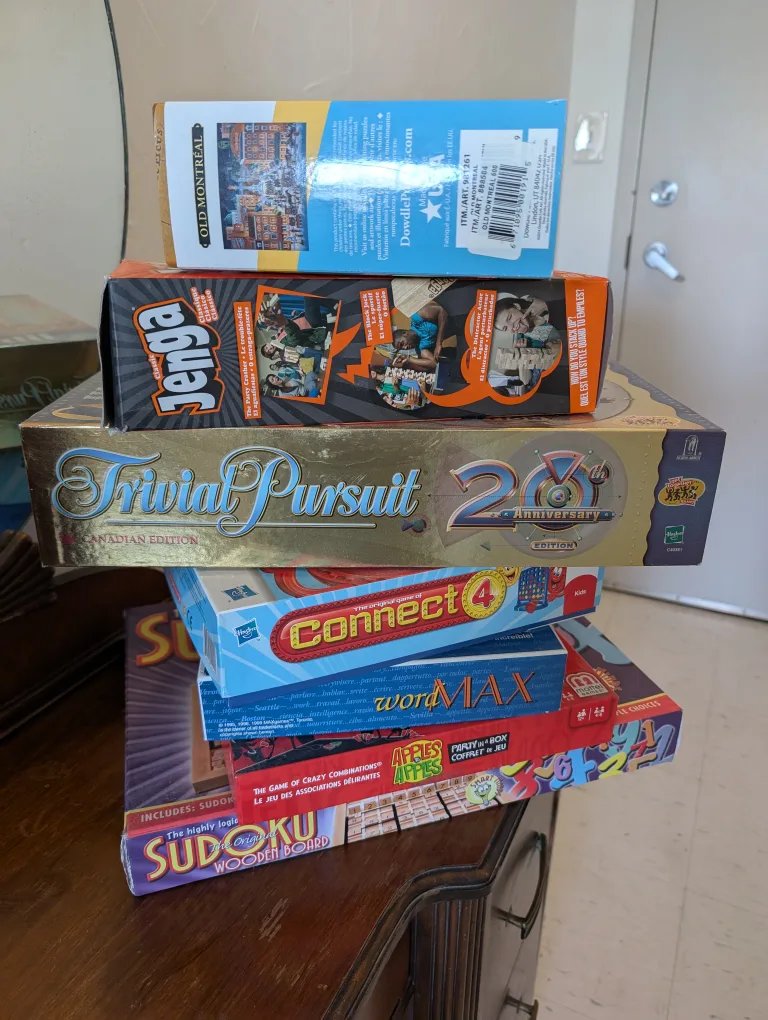 GAMES 😁 Board Game Bundle: Trivial Pursuit, Jenga, Connect 4 thumbnail