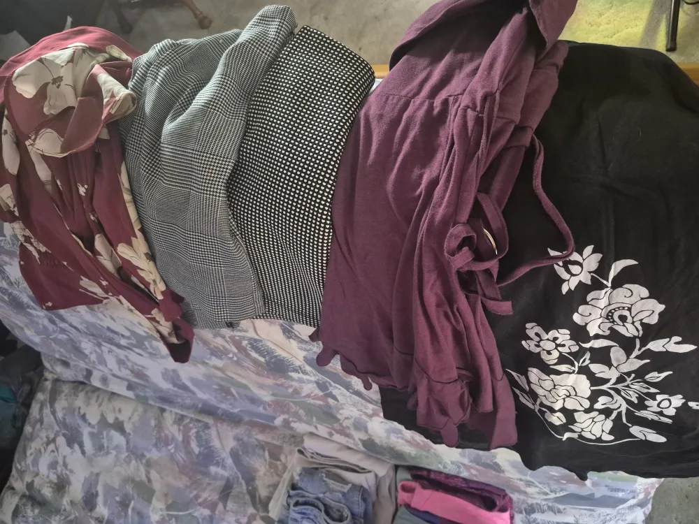 Assorted Women's Clothing Bundle thumbnail