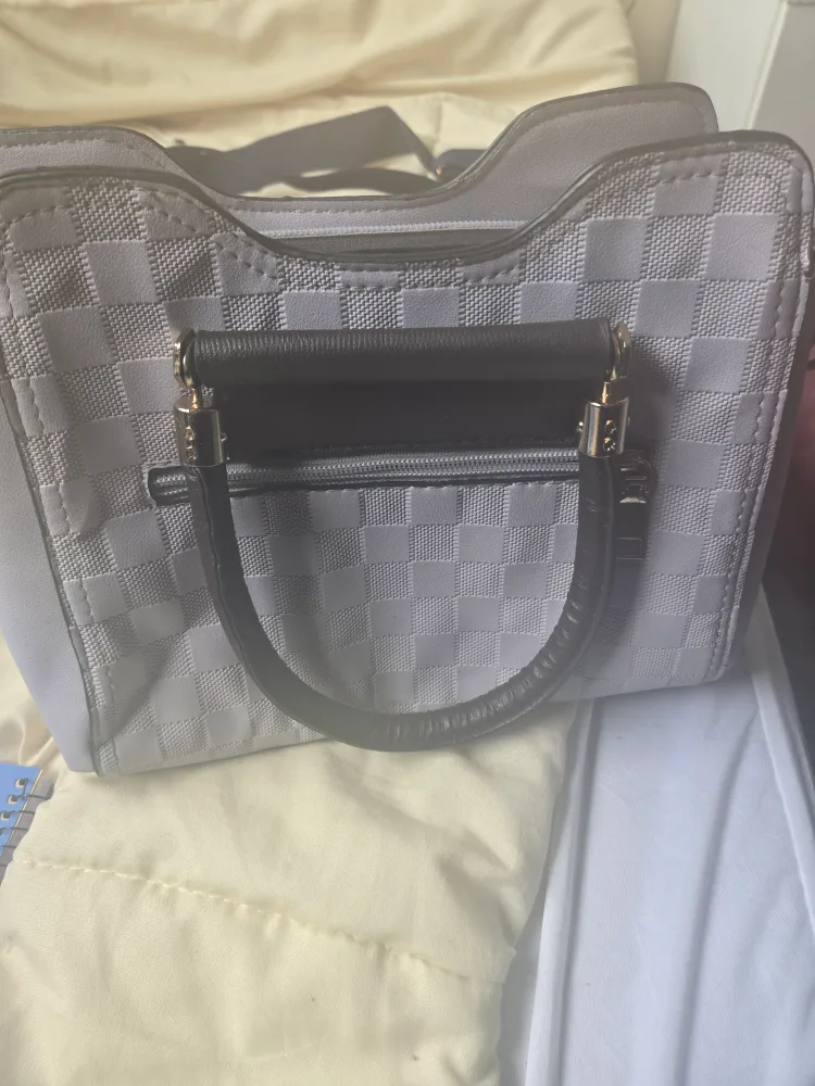 Checkered Handbag image indicator(2)