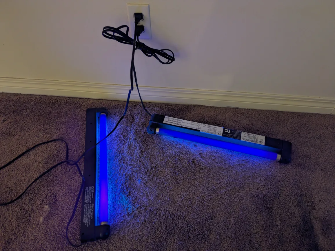 18" Mountable Black Lights thumbnail