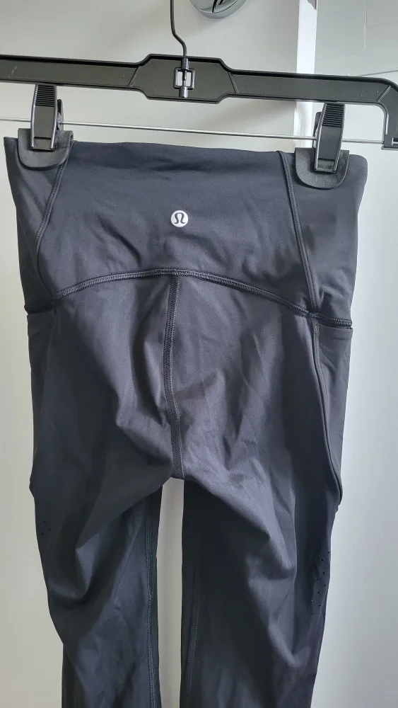 Lululemon High Rise Crop - Size 2 Black image indicator(3)