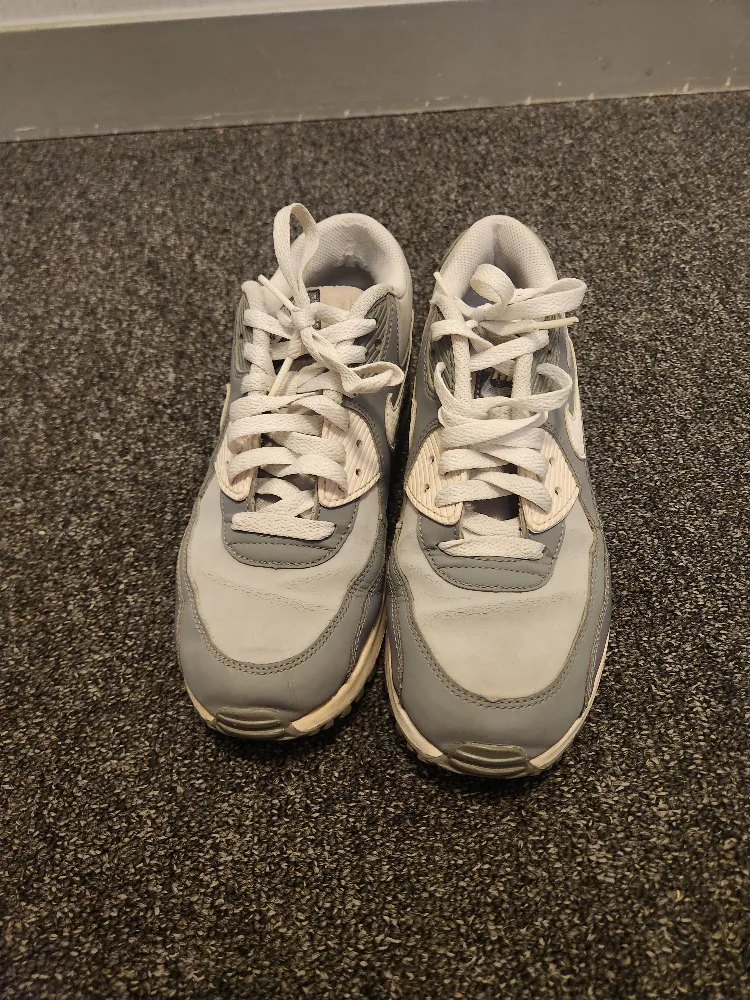 Nike Air Max 90 - US 6.5Y Sneakers thumbnail