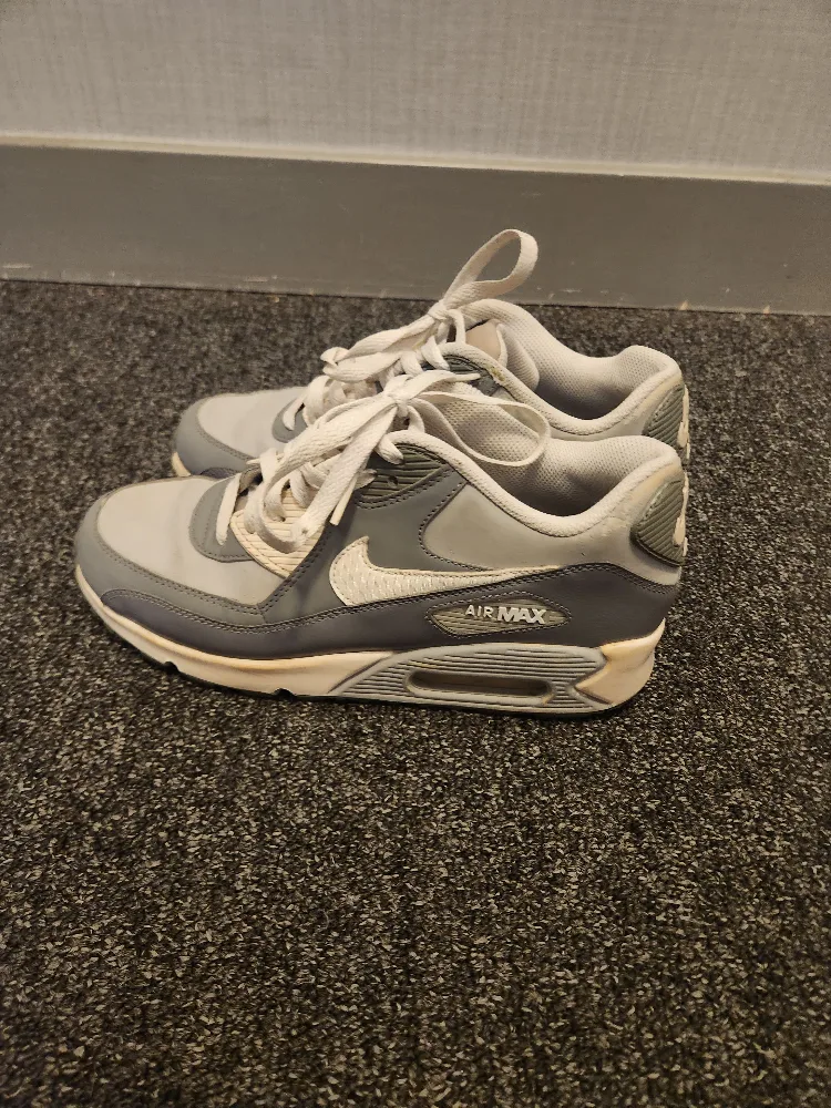 Nike Air Max 90 - US 6.5Y Sneakers image indicator(2)