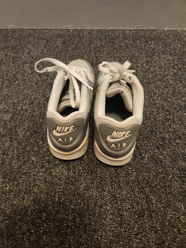 Nike Air Max 90 - US 6.5Y Sneakers image indicator(3)