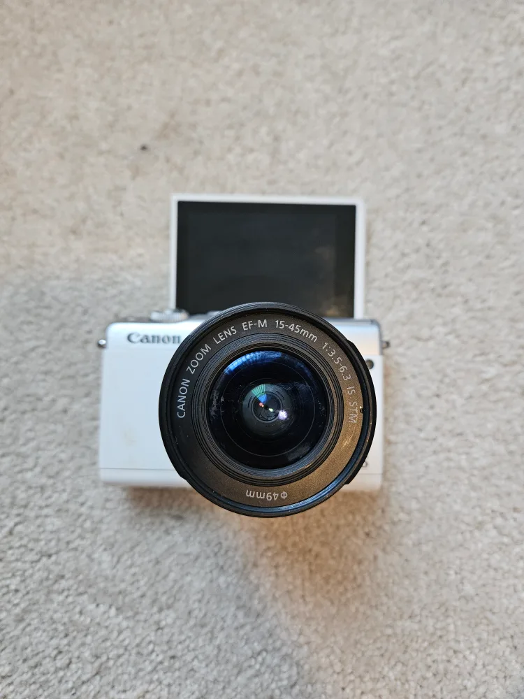 Canon EOS M100 Mirrorless Camera thumbnail