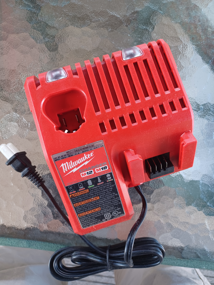 Milwaukee M12/M18 Battery Charger