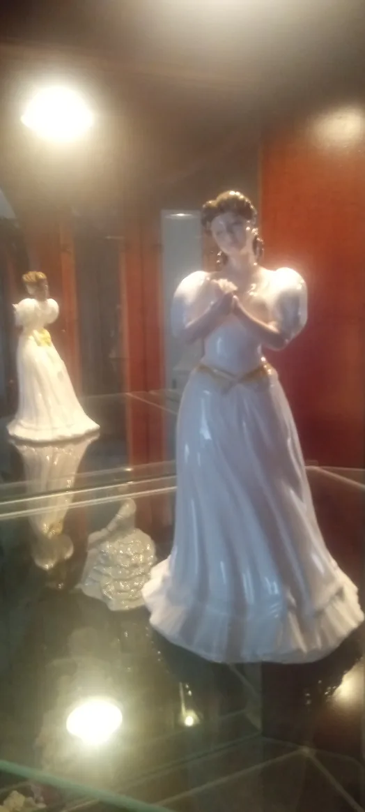 Royal Doulton 'Maria' Figurine HN 3391 thumbnail