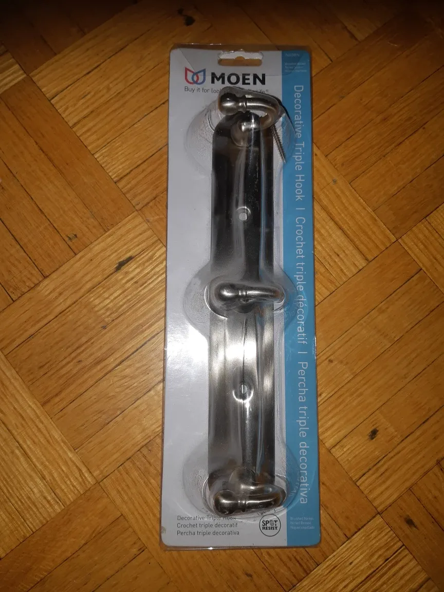 Moen Decorative Triple Hook, New in Package 🇨🇦 thumbnail