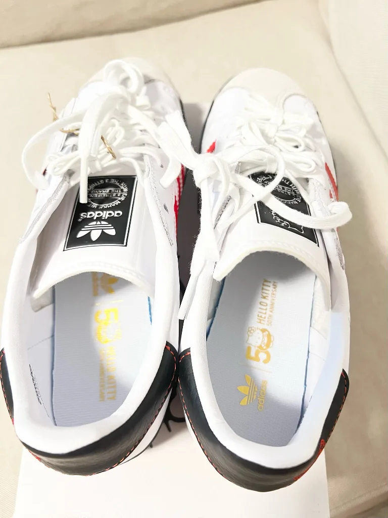 Adidas x Hello Kitty Gazelle J - Size 4Y US(Fits W6/6.5) image indicator(7)