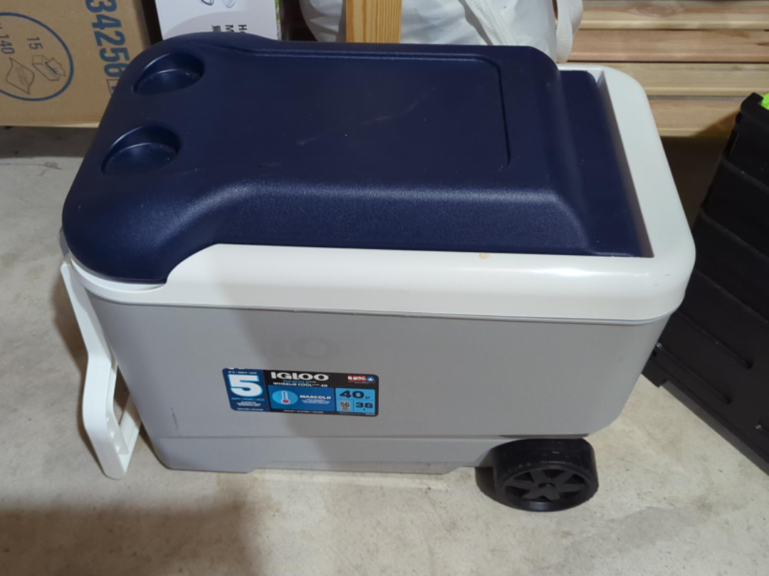 Igloo Wheeled Cooler 40 qt
