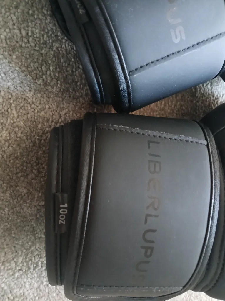 Liberlupus Boxing Gloves - 10oz - Black image indicator(4)