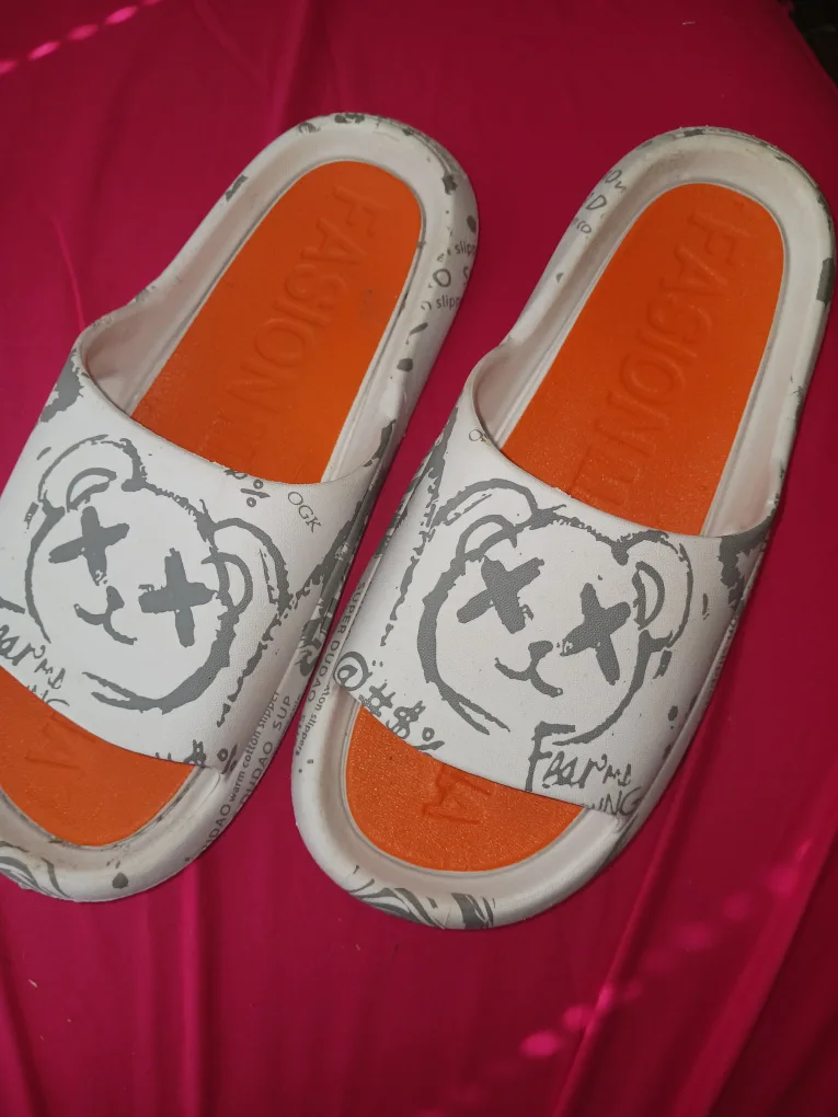 Fashion Slippers - White with Bear Design, Size 42-43 thumbnail