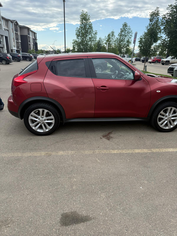 Red Nissan Juke - photo 3