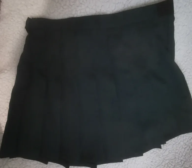 Black pleated skirt thumbnail