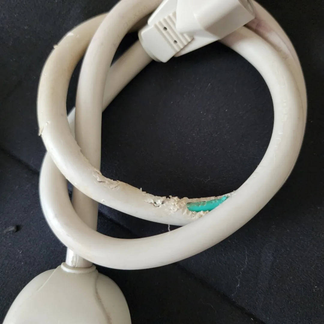 2 White Power Strips image indicator(5)