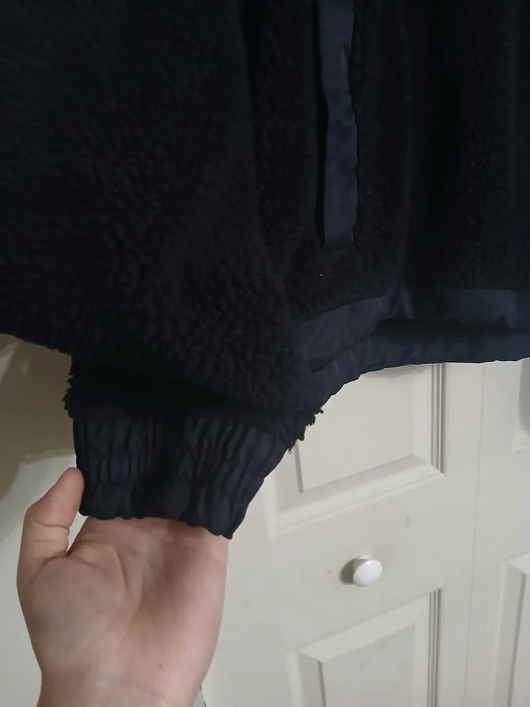 Under Armour black sherpa hoodie, size medium (M) image indicator(6)