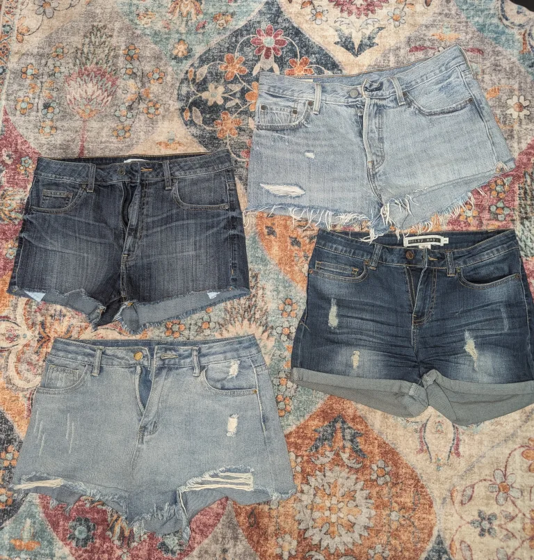 Denim Shorts Bundle: Levi's & Noisy May, Size 26 thumbnail