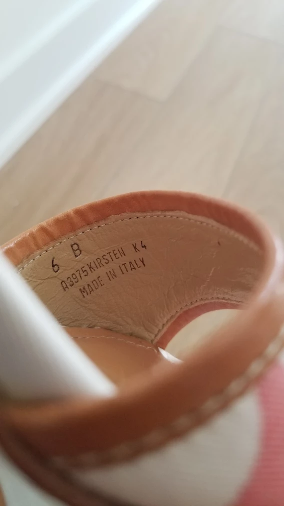 Vintage Coach Kirsten Pink/White Heels - Size 6 B - photo 4