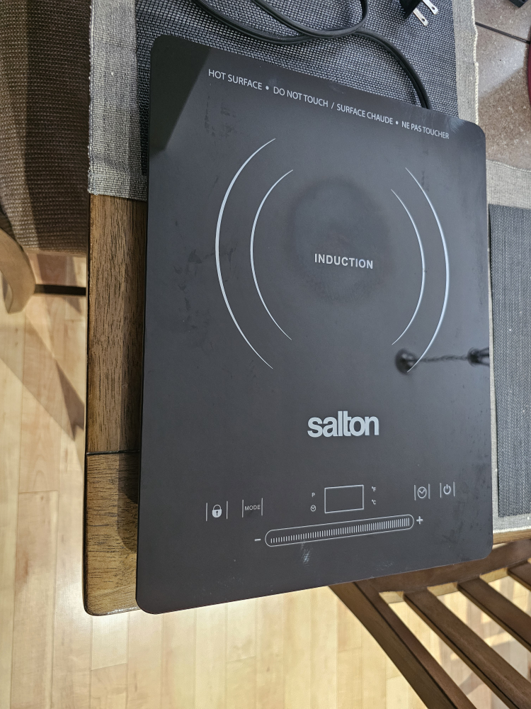 Salton Portable Induction Cooktop – Used