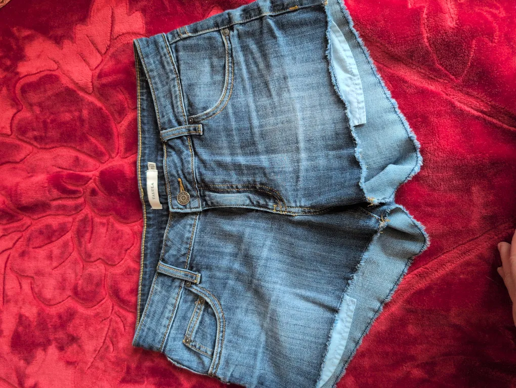 Talula Denim Shorts - Size 29 🇨🇦 thumbnail