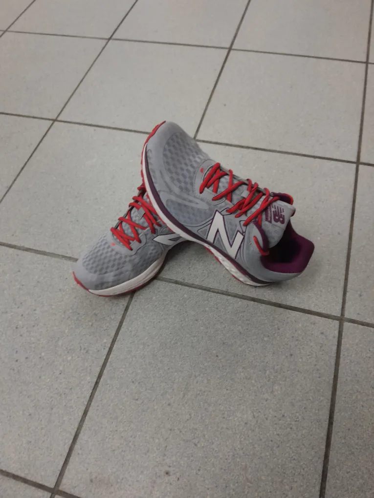 New Balance Running Shoes - Grey & Red Size 9 thumbnail
