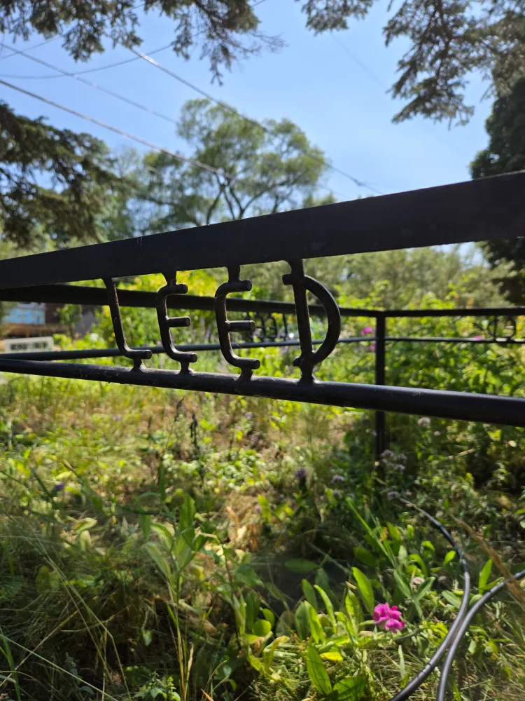 solid black steel dining table base image indicator(2)