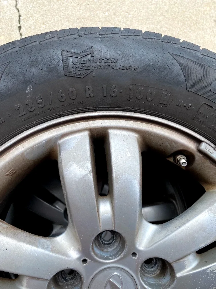 Set of 4 rims and used tires for Hyundai tucson or crv. thumbnail