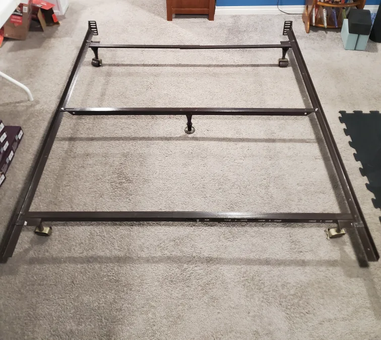 Adjustable Metal Bed Frame 🇨🇦 thumbnail