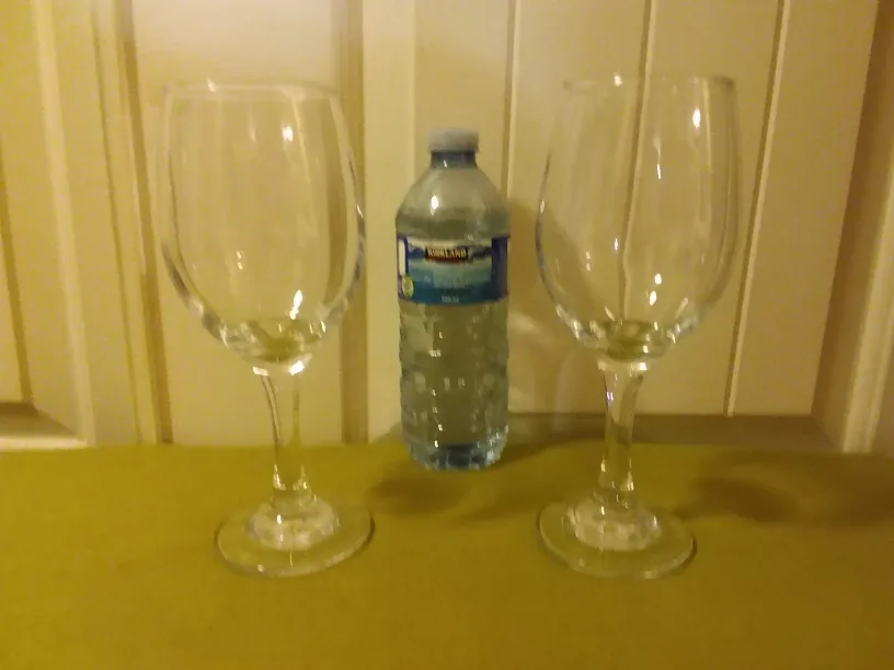 Large Sz Wine Glasses (Set of 2) 🍷 🇨🇦 thumbnail
