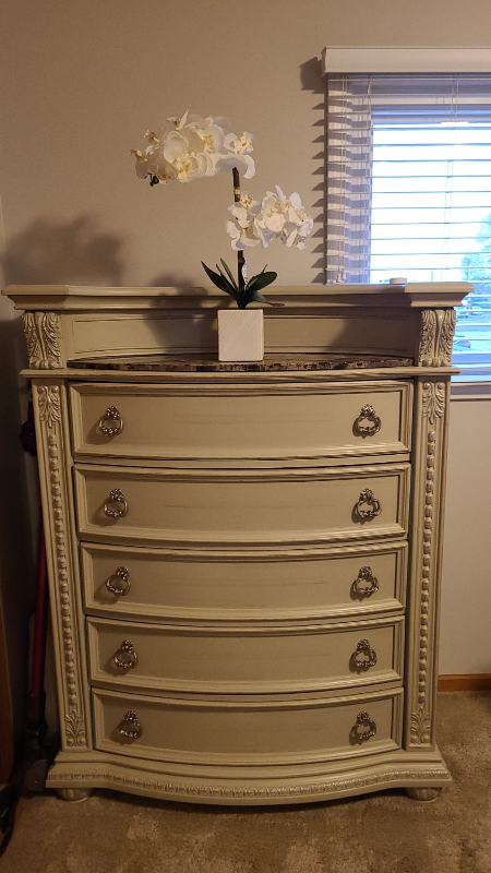 King Size Bedroom Set - photo 3