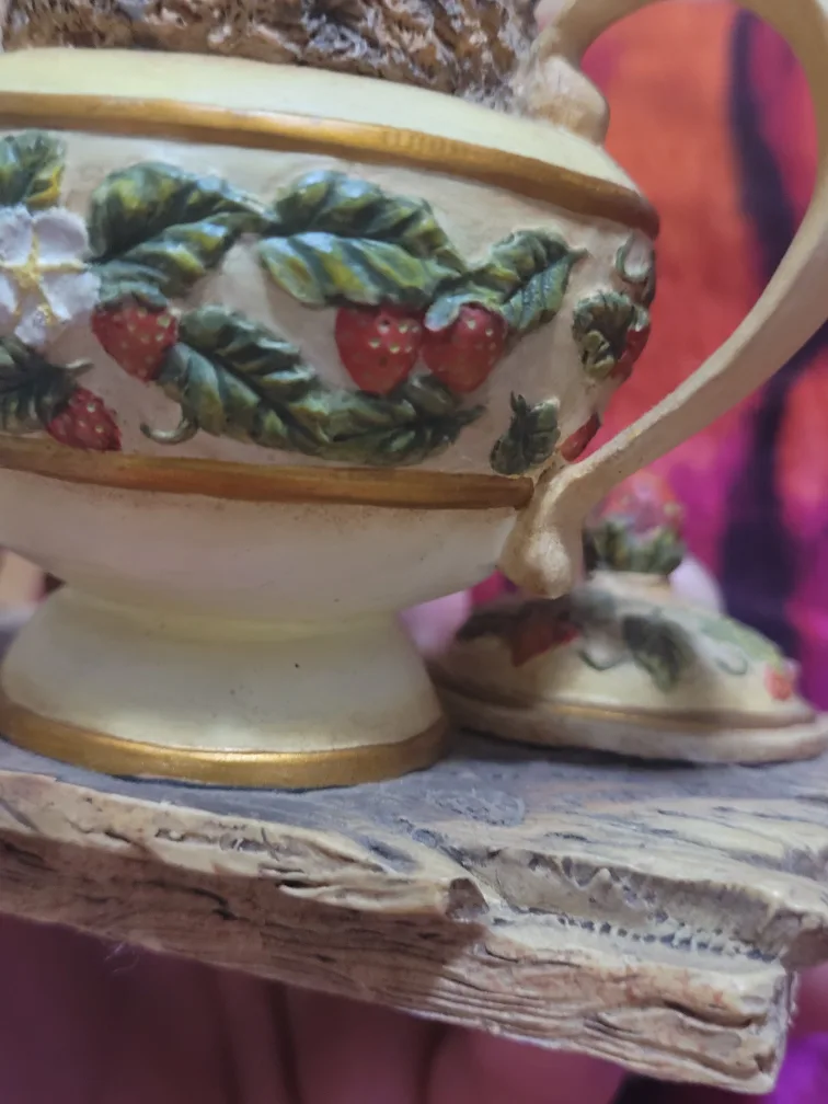 Cat Teapot Figurine with Strawberries image indicator(5)