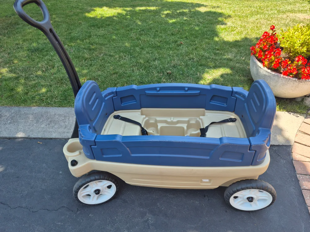 Step2 Wagon for Kids - great fun! thumbnail