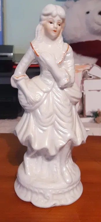 Vintage Porcelain Lady Figurine thumbnail