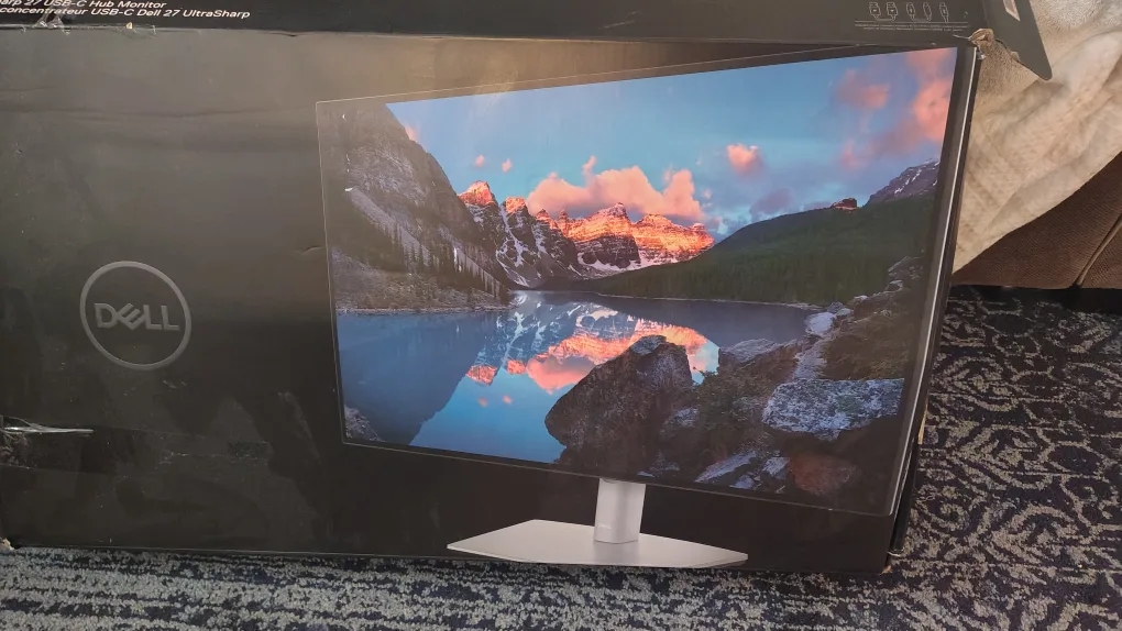 Dell 27 inch USB-C Hub Monitor thumbnail