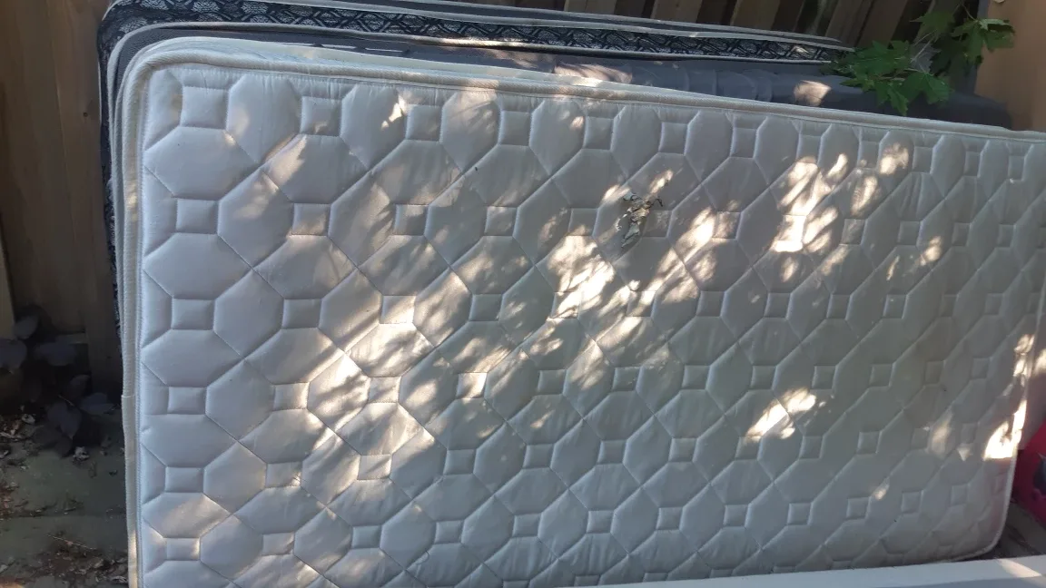 Used Mattresses free thumbnail