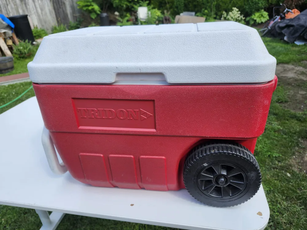 Tridon Wheeled Cooler - Red & White image indicator(3)