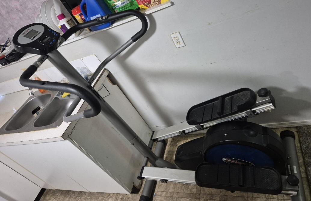 Elliptical Cross Trainer - Great Condition! - photo 3