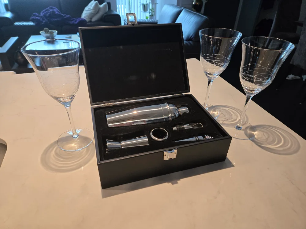 Cocktail Shaker Set with Glasses & Box thumbnail