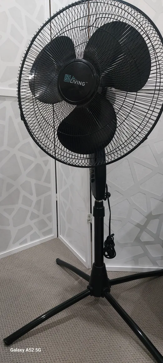 Life Living 18" Oscillating Pedestal Fan thumbnail