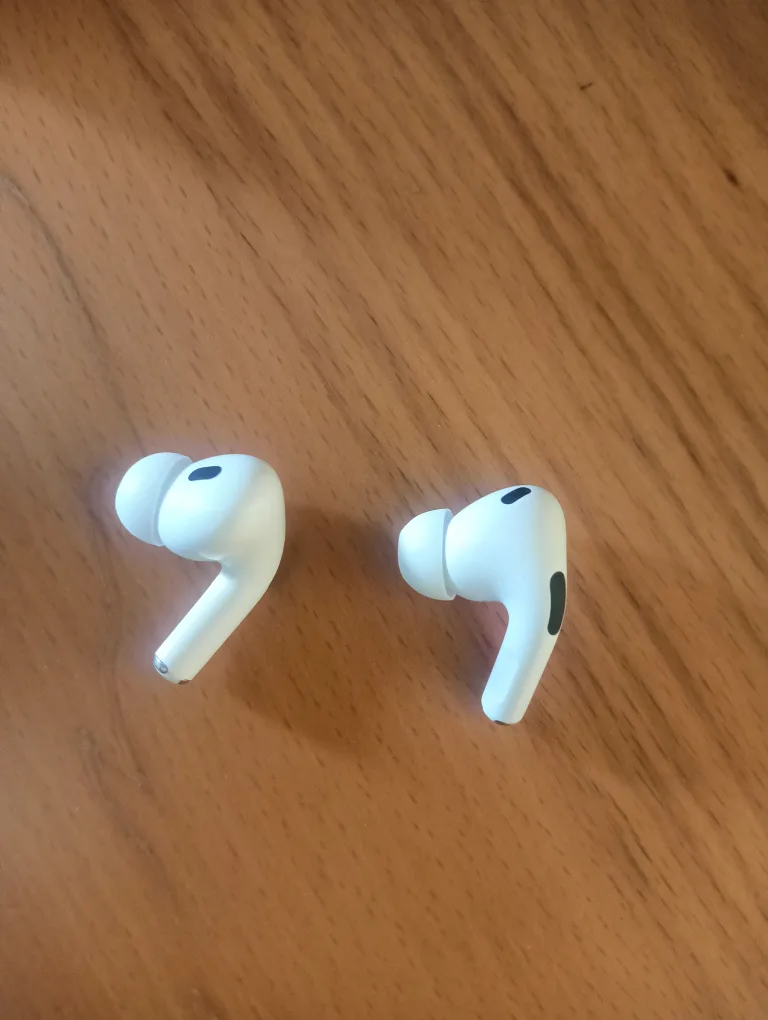Apple AirPods Pro thumbnail