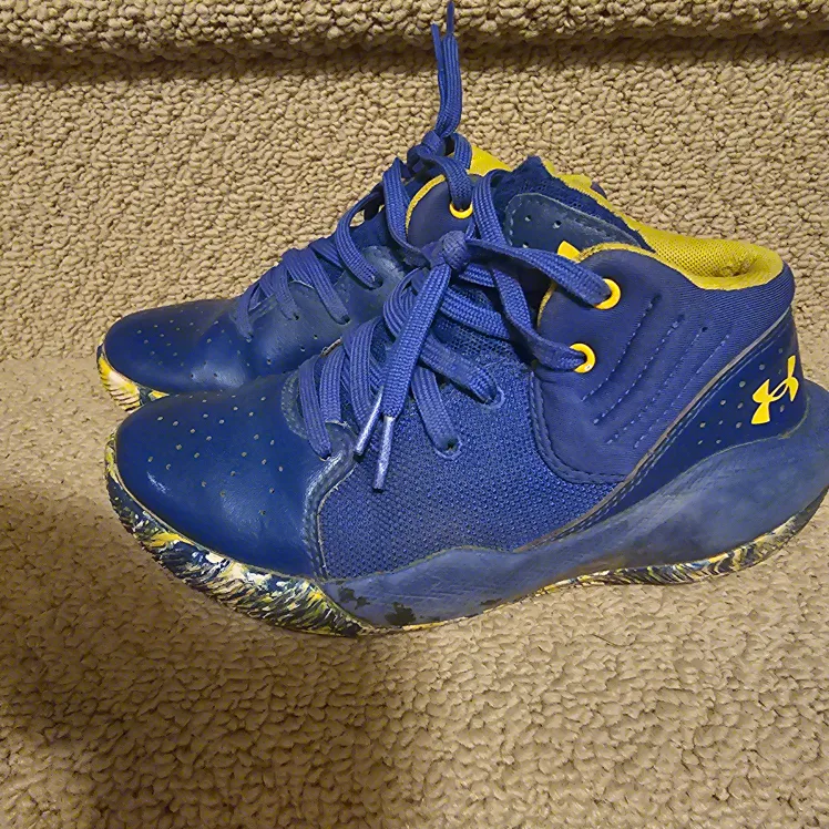 Under Armor Kids' Shoes - Size 2Y thumbnail