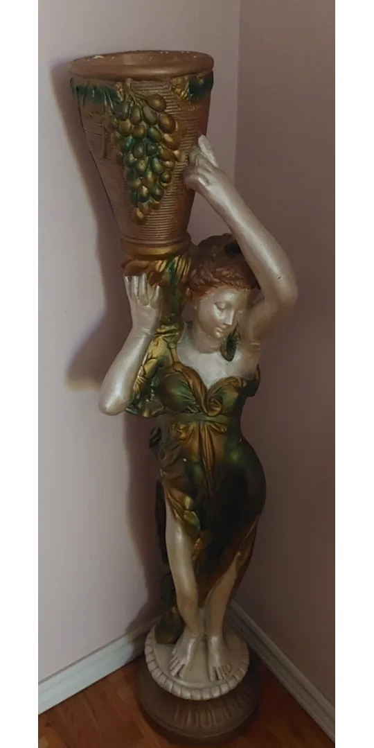 Decorative Woman Statue with Vase image indicator(4)