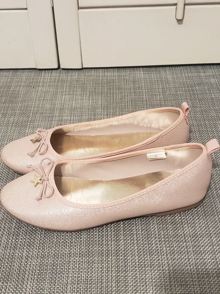 Girls ' dressing shoes/flat size 4 image indicator(2)