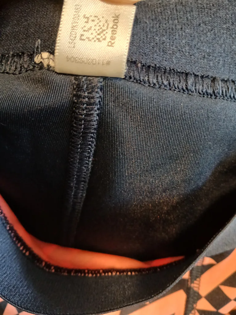 Reebok Leggings - Black & Salmon Pattern🇨🇦 image indicator(3)