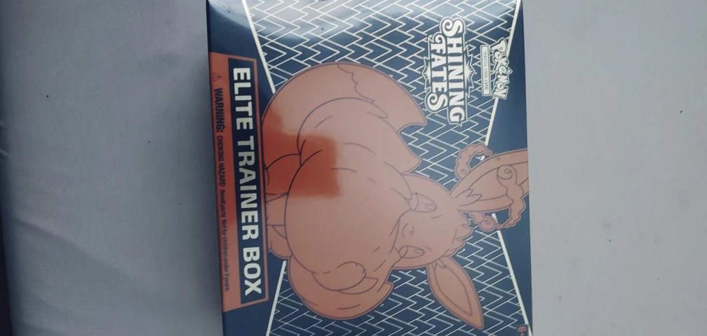 Pokemon Shining Fates Elite Trainer Box - photo 3