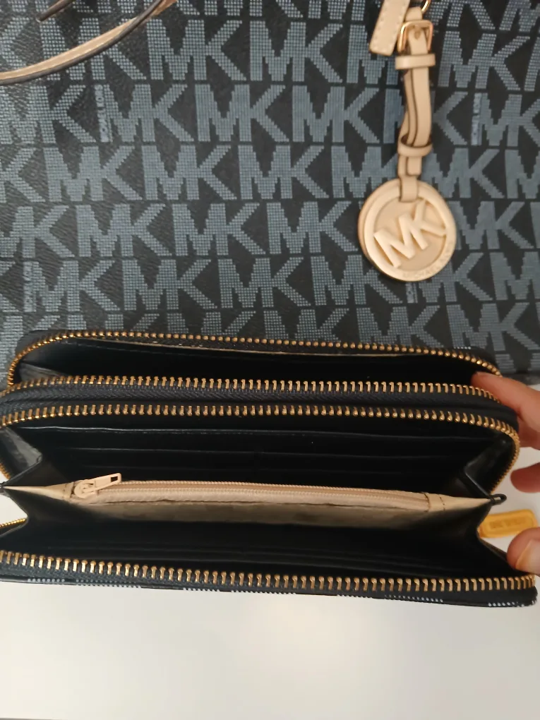 Michael Kors Tote Bag & Wallet Set image indicator(2)