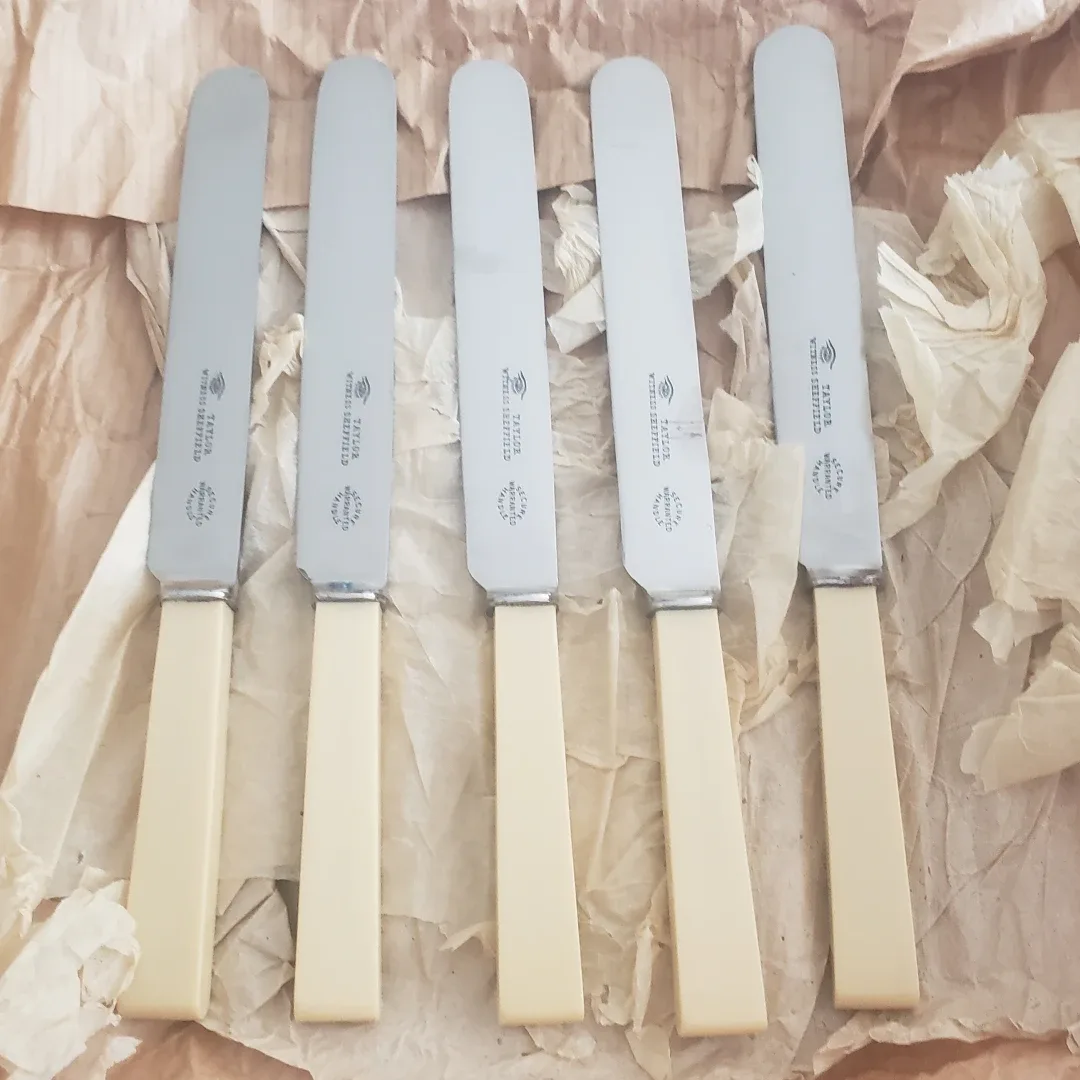 Heirloom Silverware Set in Wooden Case image indicator(6)