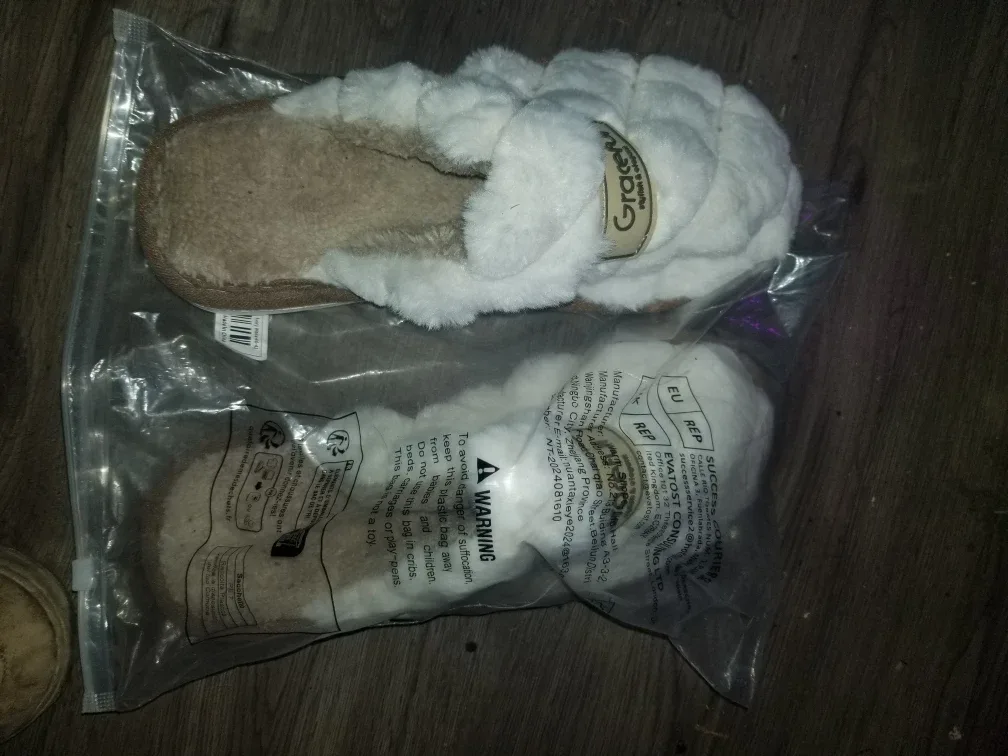 Gracelynn White Slippers, Size 9-10 thumbnail